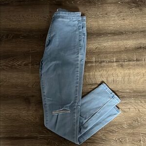 Women’s Forever 21 Distressed Skinny Jeans